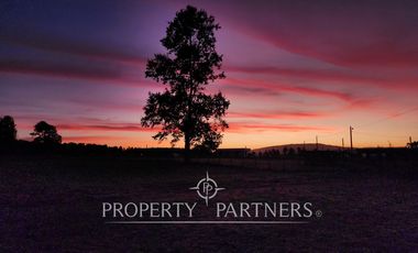 Parcelas planas con caminos, agua, luz y vista volcán Villarrica