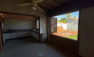 Casa en venta a refaccionar