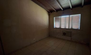Casa en venta a refaccionar