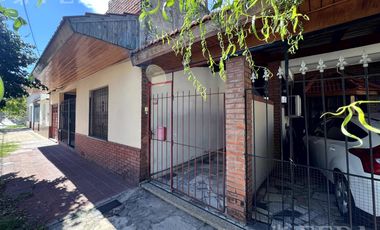 Venta de casa de 3 ambientes con patio en Wilde