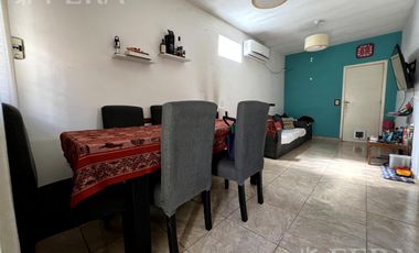 Venta de casa de 3 ambientes con patio en Wilde
