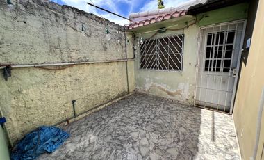 Venta de casa de 3 ambientes con patio en Wilde