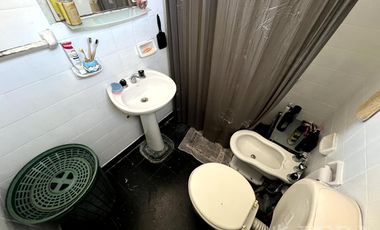 Venta de casa de 3 ambientes con patio en Wilde