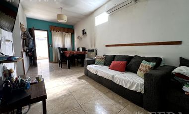 Venta de casa de 3 ambientes con patio en Wilde