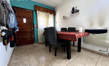 Venta de casa de 3 ambientes con patio en Wilde