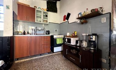Venta de casa de 3 ambientes con patio en Wilde