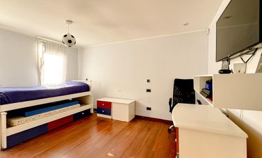 Casa 5 ambientes con piscina y Quincho en Acantilados