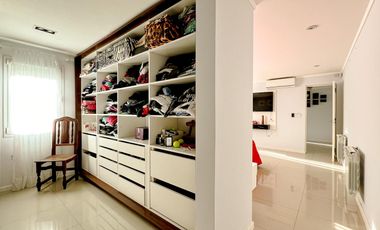 Casa 5 ambientes con piscina y Quincho en Acantilados