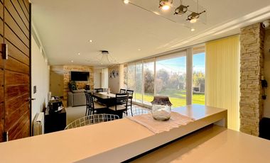 Casa 5 ambientes con piscina y Quincho en Acantilados