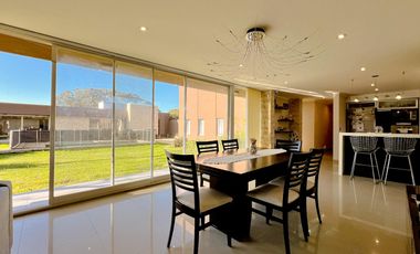 Casa 5 ambientes con piscina y Quincho en Acantilados