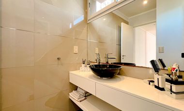 Casa 5 ambientes con piscina y Quincho en Acantilados