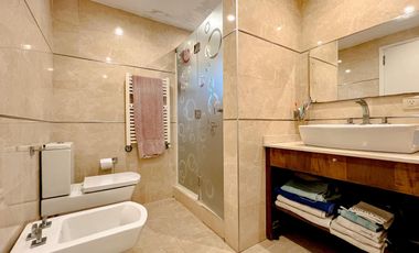 Casa 5 ambientes con piscina y Quincho en Acantilados