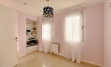 Casa 5 ambientes con piscina y Quincho en Acantilados