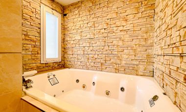 Casa 5 ambientes con piscina y Quincho en Acantilados