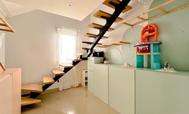 Casa 5 ambientes con piscina y Quincho en Acantilados