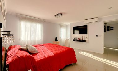 Casa 5 ambientes con piscina y Quincho en Acantilados