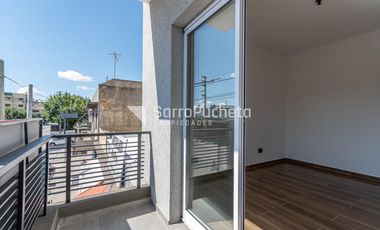 Venta departamento 2 ambientes en Lomas del Mirador ( 1º C)