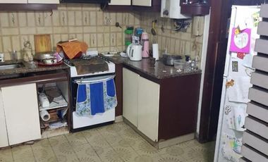 Casa en venta - 3 Dormitorios 1 Baño - Cochera - 147Mts2 - Sarandí