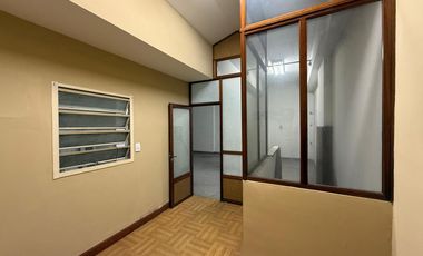 Amplio local comercial en venta en Sarandi