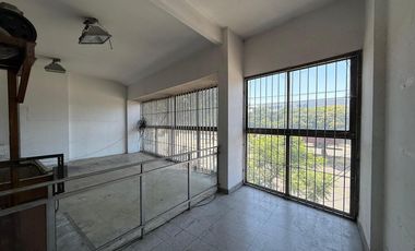 Amplio local comercial en venta en Sarandi