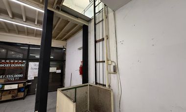 Amplio local comercial en venta en Sarandi