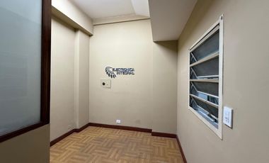 Amplio local comercial en venta en Sarandi