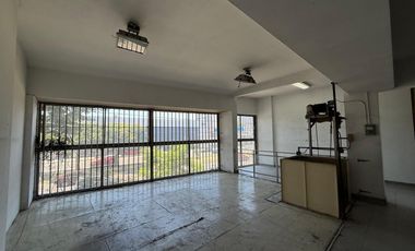 Amplio local comercial en venta en Sarandi