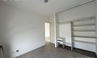 Alquiler de departamento de 3 ambientes con balcón en Wilde