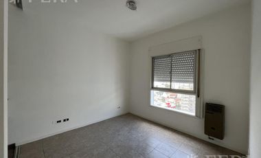 Alquiler de departamento de 3 ambientes con balcón en Wilde