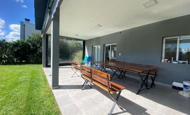 Venta Casa 4 ambientes con Pileta y Jardin en La Horqueta de Echeverria