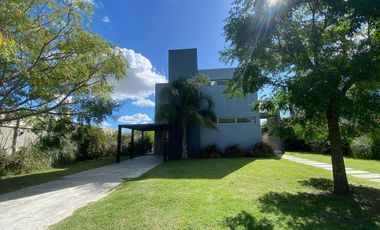 Venta Casa 4 ambientes con Pileta y Jardin en La Horqueta de Echeverria