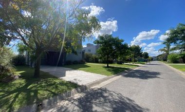 Venta Casa 4 ambientes con Pileta y Jardin en La Horqueta de Echeverria