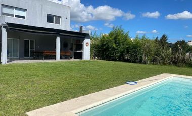 Venta Casa 4 ambientes con Pileta y Jardin en La Horqueta de Echeverria