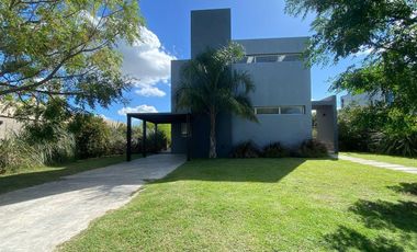 Venta Casa 4 ambientes con Pileta y Jardin en La Horqueta de Echeverria