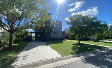 Venta Casa 4 ambientes con Pileta y Jardin en La Horqueta de Echeverria