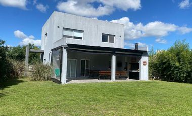 Venta Casa 4 ambientes con Pileta y Jardin en La Horqueta de Echeverria