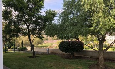 CASA RESIDENCIAL EN RENTA EN EL CLUB Y DENTRO DEL CAMPO DE GOLF TRES MARIAS