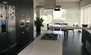 CASA RESIDENCIAL EN RENTA EN EL CLUB Y DENTRO DEL CAMPO DE GOLF TRES MARIAS