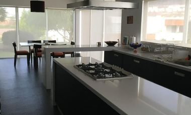 CASA RESIDENCIAL EN RENTA EN EL CLUB Y DENTRO DEL CAMPO DE GOLF TRES MARIAS