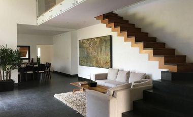 CASA RESIDENCIAL EN RENTA EN EL CLUB Y DENTRO DEL CAMPO DE GOLF TRES MARIAS