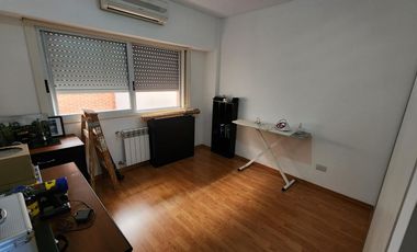 Hermoso 4 ambientes con 2 Baños, Balcón y Cochera en San Martin Centro