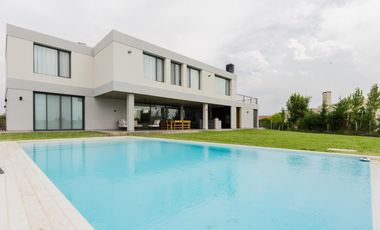 ALQUILER CASA 7 AMBIENTES - SALIDA LAGUNA - C/MUEBLES - CHACRAS DE LA RESERVA