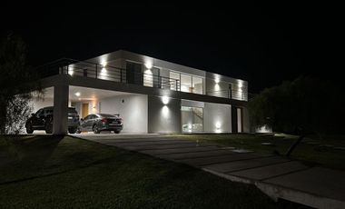 ALQUILER CASA 7 AMBIENTES - SALIDA LAGUNA - C/MUEBLES - CHACRAS DE LA RESERVA