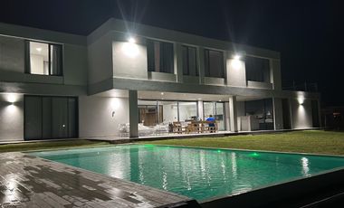 ALQUILER CASA 7 AMBIENTES - SALIDA LAGUNA - C/MUEBLES - CHACRAS DE LA RESERVA