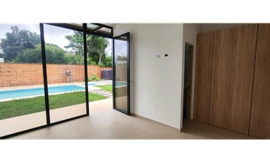Casa campestre para estrenar en La Mesa Cund, COL con piscina