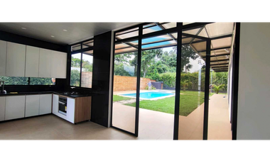Casa campestre para estrenar en La Mesa Cund, COL con piscina