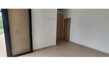 Casa campestre para estrenar en La Mesa Cund, COL con piscina