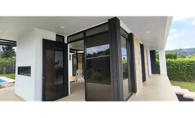 Casa campestre para estrenar en La Mesa Cund, COL con piscina