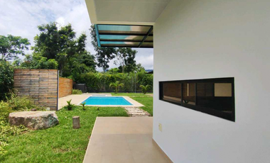 Casa campestre para estrenar en La Mesa Cund, COL con piscina