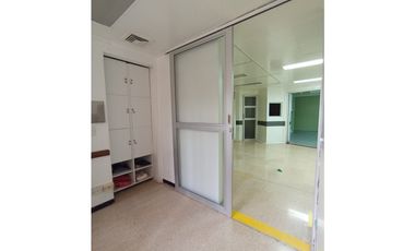 oficina para remodelar en el mejor punto de medellin